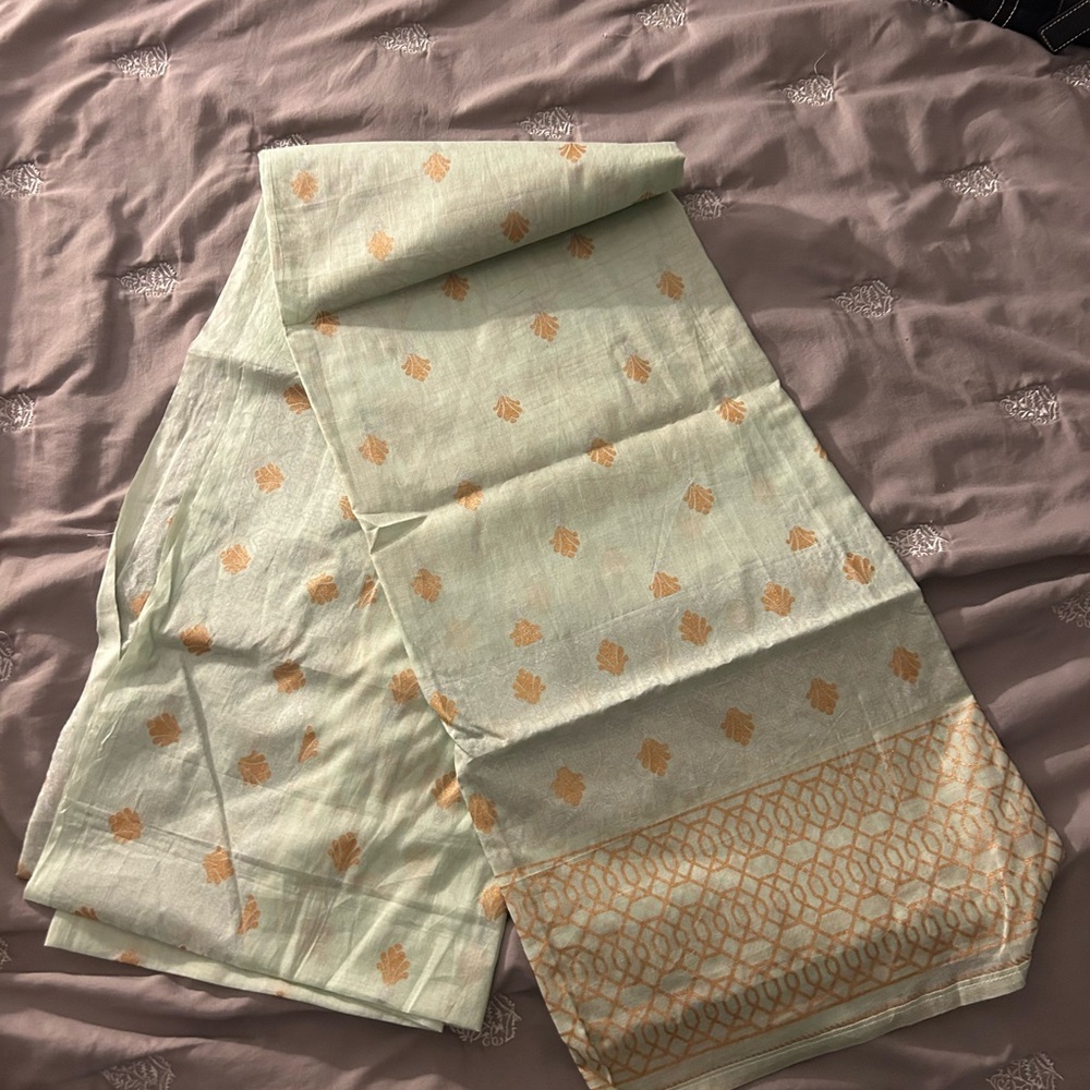 Elegant Mint Green and Gold Scarf